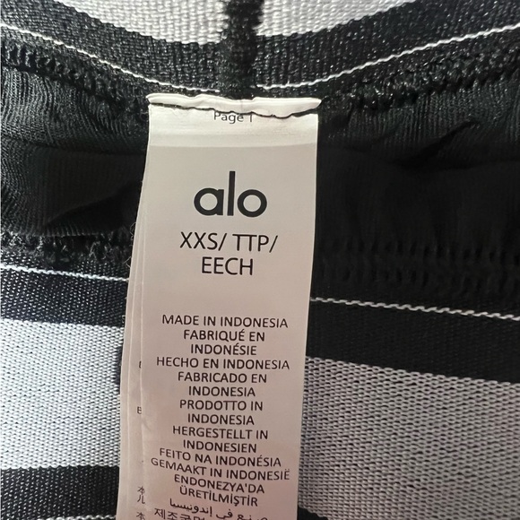 ALO Yoga Women's Match Point Shorts - Picture 3 of 5